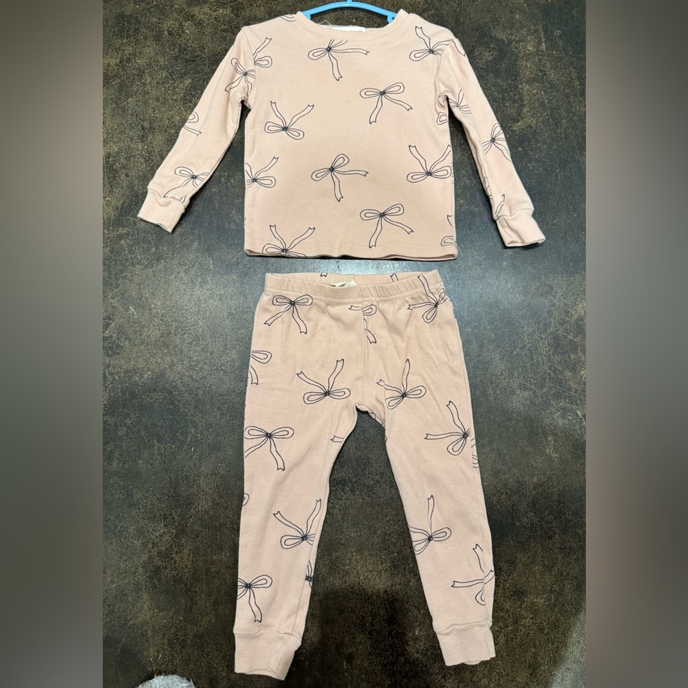 Adorable Bow Print Kids Pajama Set - Soft Pink